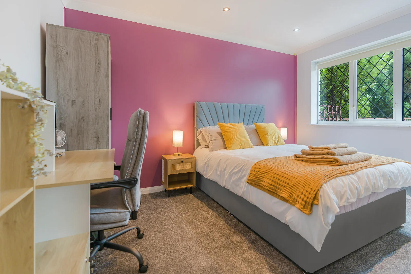 Furnished contractor accommodation in Brighton with bedroom and dedicated workspace at The Coastal Key.